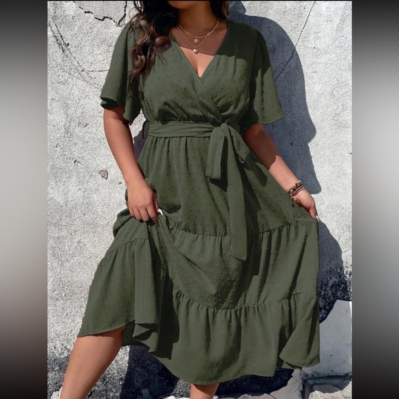 Plus size butterfly sleeve ruffle hem dress - Picture 13 of 16